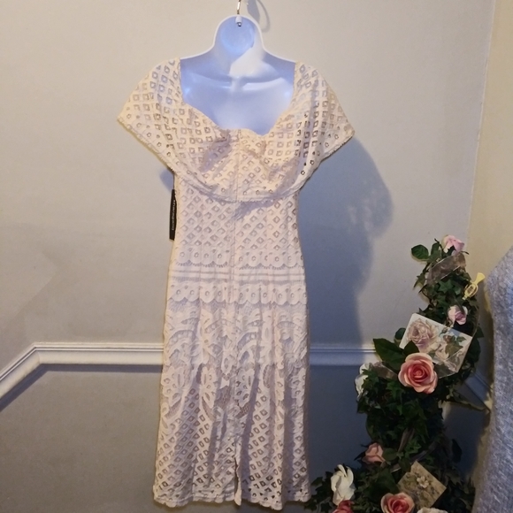 Sharagano Pale Pink Lace Sheath Dress With Convertible Neckline - Picture 5 of 11